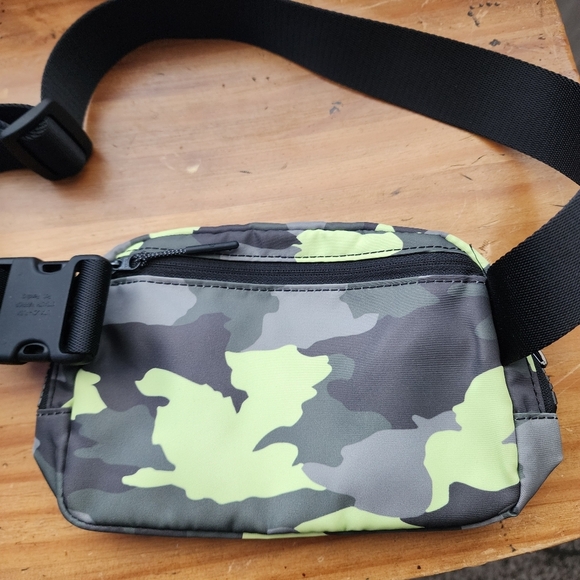 LULULEMON Everywhere Belt Bag *1L Heritage 365 Camo Neo Mint Multi / Black - Picture 6 of 8